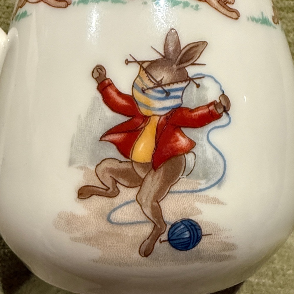 Vintage 1959-1975 Royal Doulton Bunnykins Mug, Knitting Themed, Bunnies Mouse - Picture 6 of 9